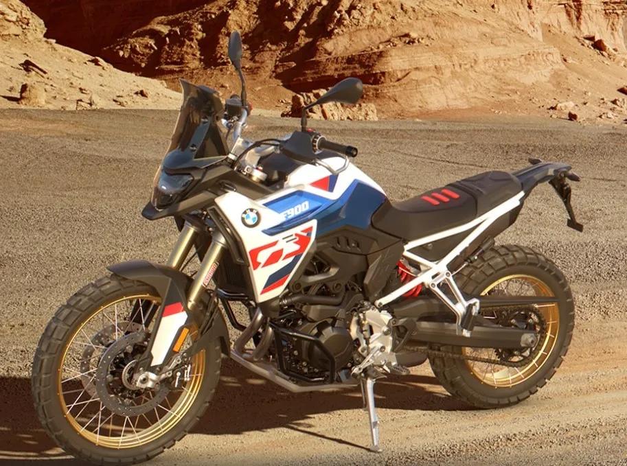 How to Ride and Control a Motorcycle on a Downhill Road